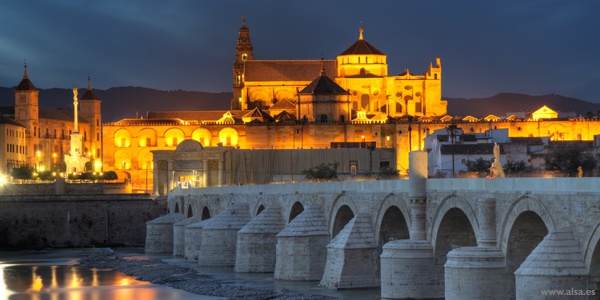 Córdoba, vista del Puente Romano y de la Mezquita