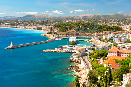 Niza, vista panorámica del puerto y de las playas