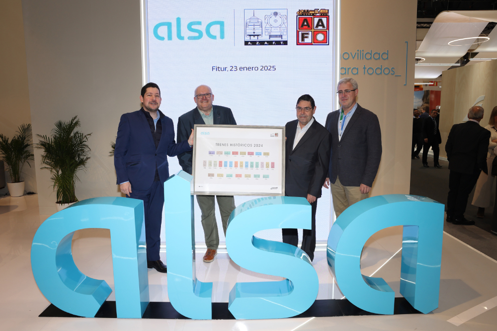 Representantes de Alsa y de las Asociaciones de Ferrocarriles, en FITUR