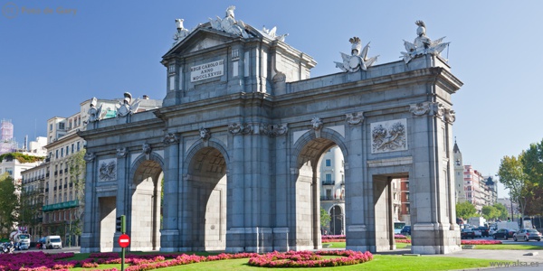 Viajes baratos `para ver la Puerta de Alcalá de Madrid